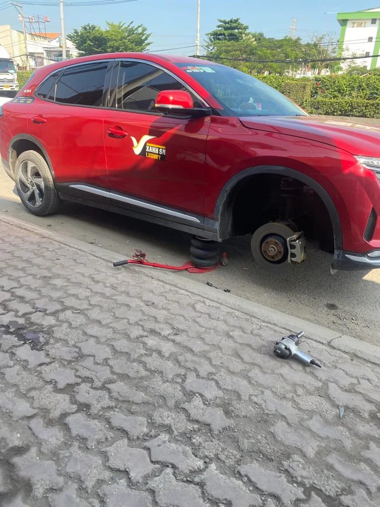 Vá vỏ lưu động ô tô 24/24 Hòa Thịnh - Cứu Hộ Xe ÔTô Quận 9