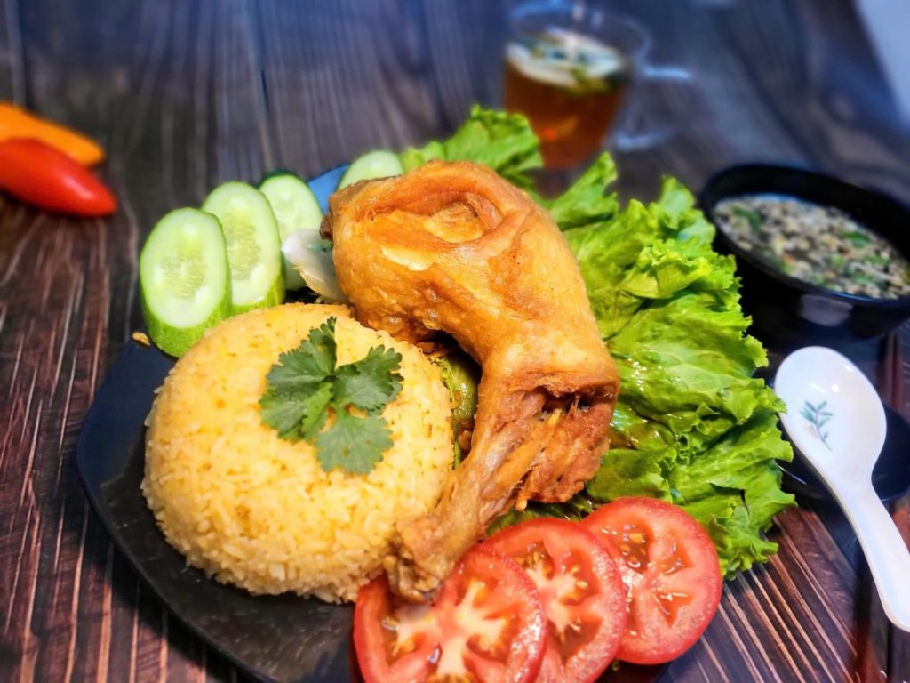 Cơm gà xối mỡ - ăn trưa Đồng Nai