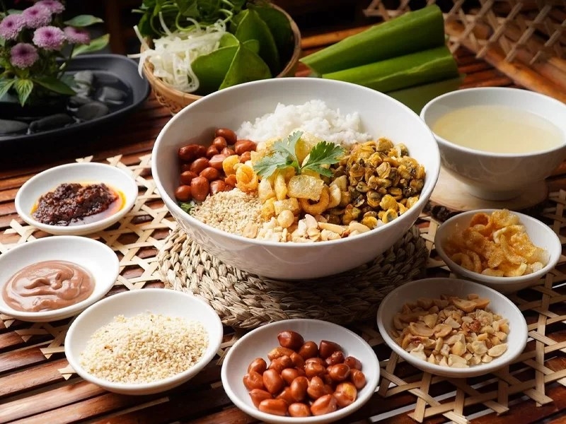 Cơm hến - Ăn trưa Huế