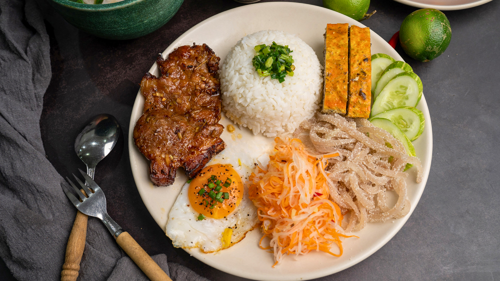 Cơm tấm sườn bì chả - Ăn trưa Hậu Giang