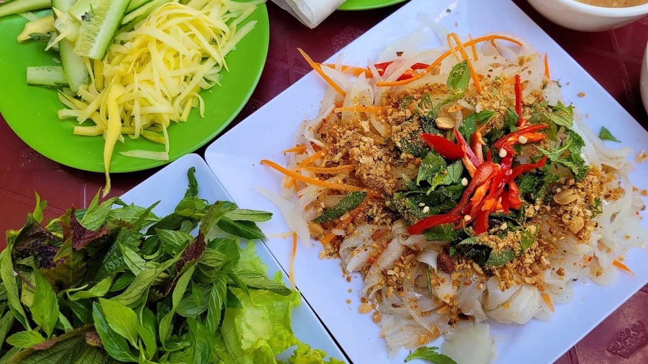 Gỏi cá mai - Ăn trưa Phú Yên
