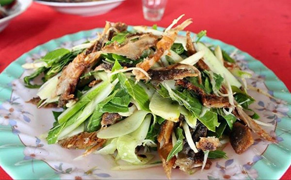 Gỏi sầu đâu cá sặc - Ăn trưa Hậu Giang