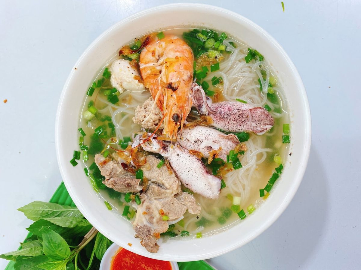 Hủ tiếu mực Hà Tiên - Ăn trưa Kiên Giang