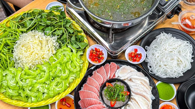 Lẩu cá ngừ đại dương - Ăn trưa Phú Yên