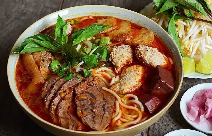 Bún bò Huế - Ăn sáng Huế