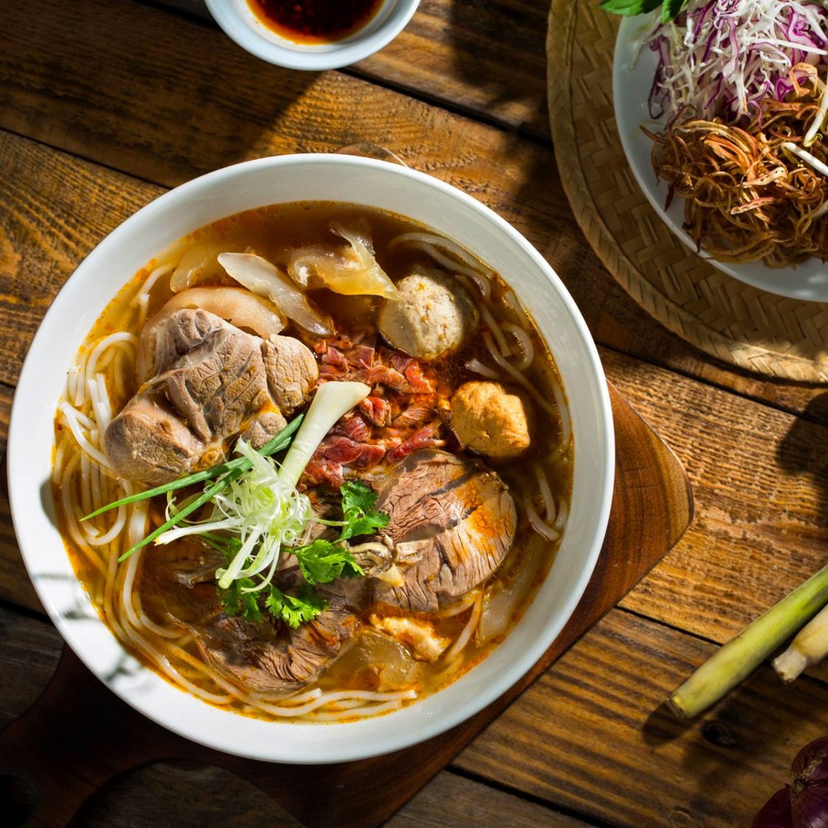 Bún bò Huế - Ăn trưa Huế
