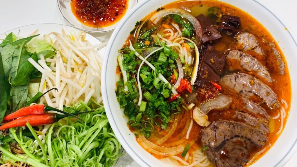 Bún bò - Ăn trưa Hà Tiên