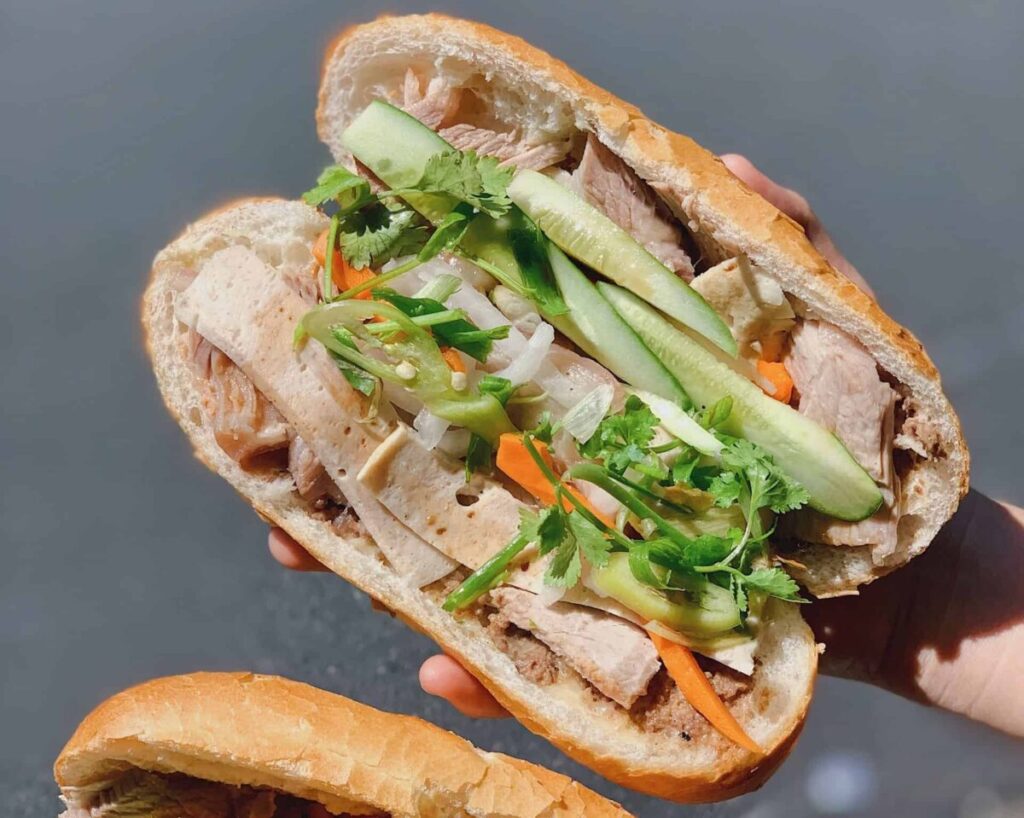 Bánh mì thịt - Ăn sáng Gò Công